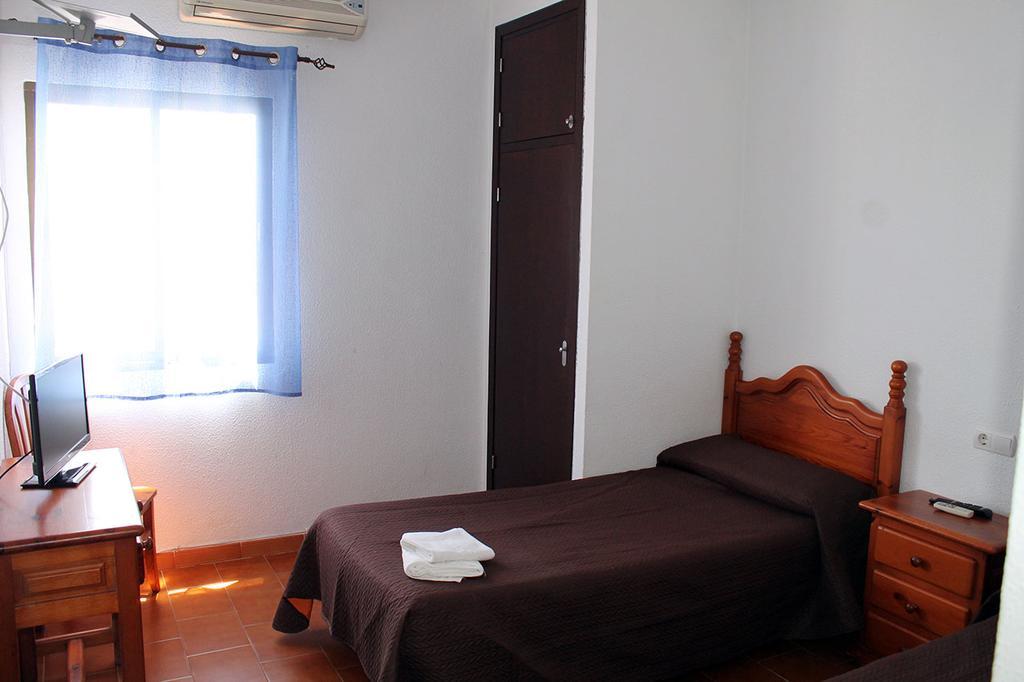 Hostal Montilla Sotogrande Торрегуадиаро Экстерьер фото