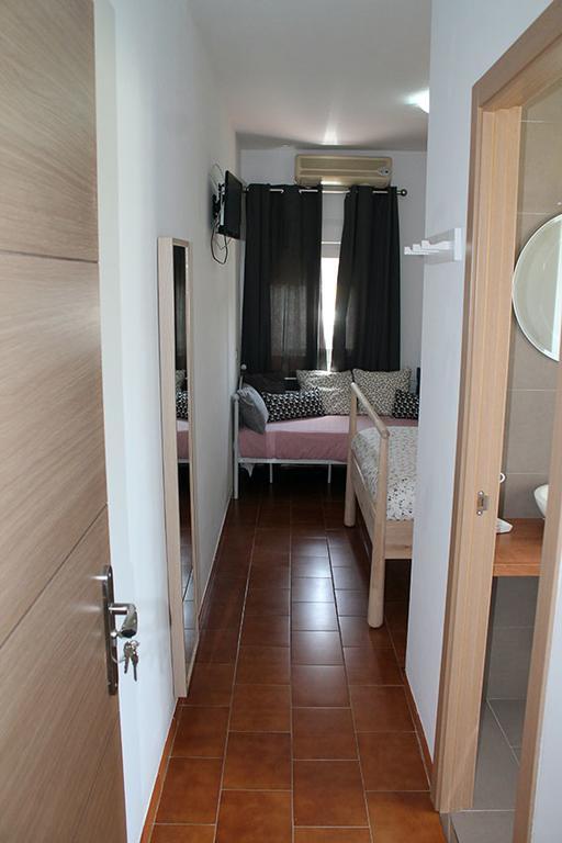 Hostal Montilla Sotogrande Торрегуадиаро Экстерьер фото